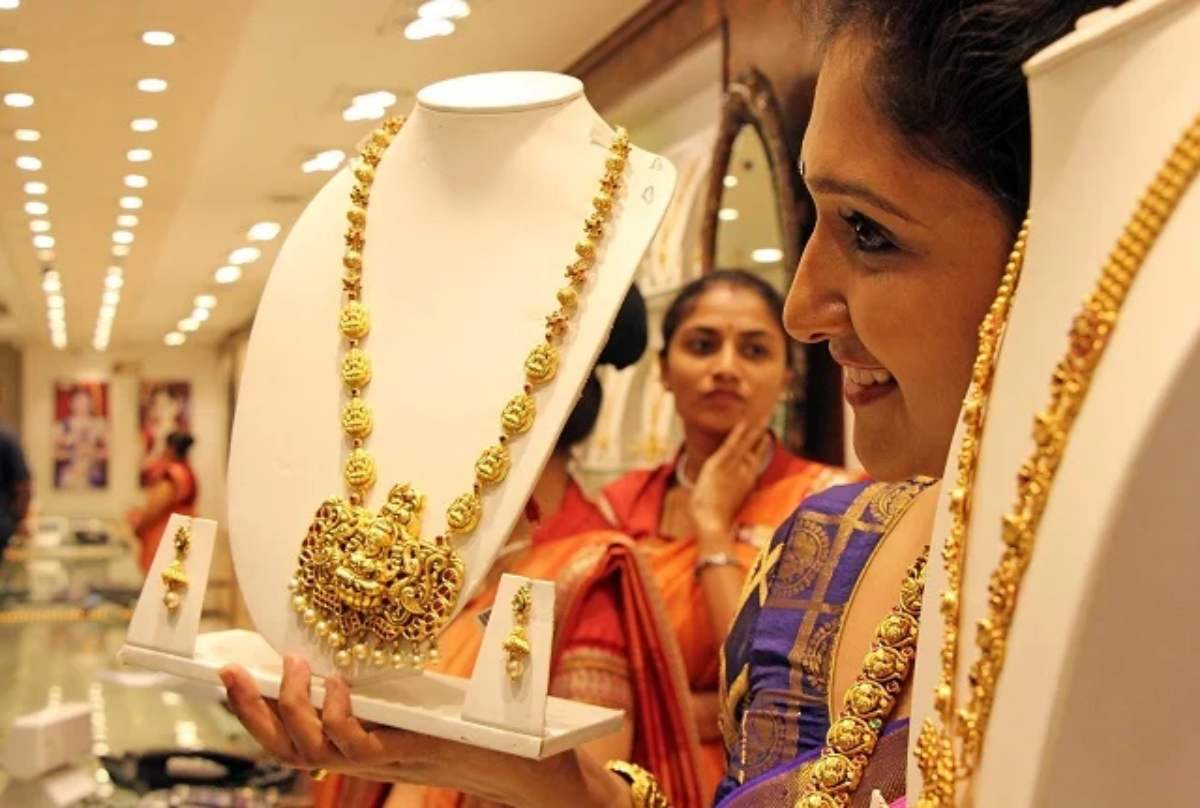 Gold Price Latest Update: सोना खरीदने का अच्छा मौका, लगातार सातवें दिन सस्ता, जानिए ताजा भाव