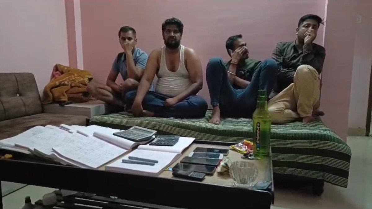 Indore Crime : कॉलोनी में चल रहा था सट्टा, क्रिकेट वर्ल्ड कप मैच में लगा रहे थे दांव, चार गिरफ्तार