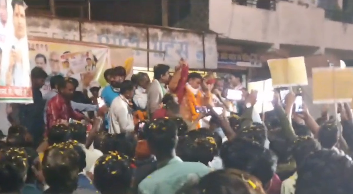 बाल-बाल बचे जीतू पटवारी: जन आक्रोश रैली के दौरान नेताओं से भरा मंच टूटा