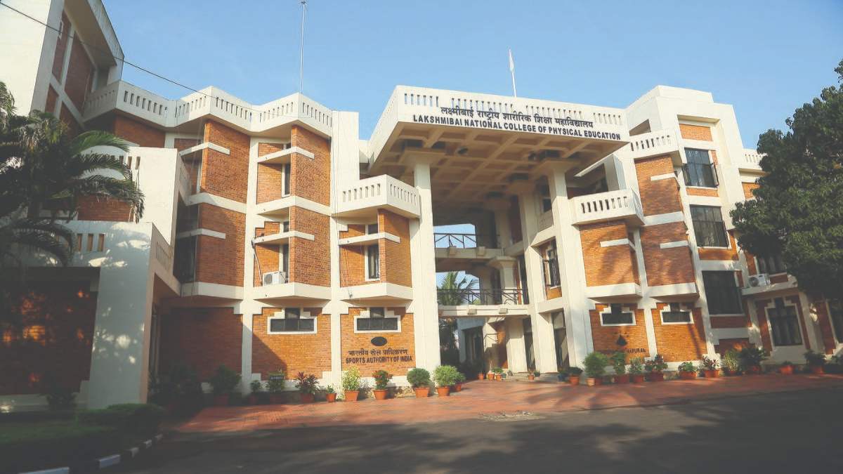 LNIPE में फूड पॉइजनिंग का मामला: जांच के लिए पहुंचा खेल मंत्रालय का दल, लापरवाही बरतने वालों पर होगी कार्रवाई