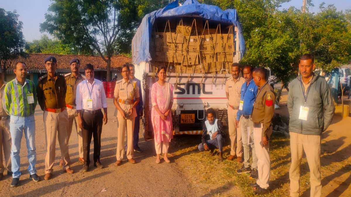 31 लाख का शराब जब्त, चेकिंग के दौरान पुलिस ने ट्रक से बरामद किया 515 पेटी शराब
