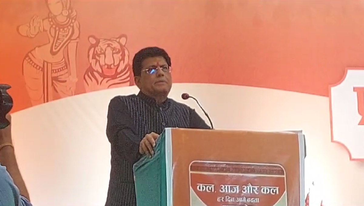 प्रबुद्ध जन सम्मेलन में शामिल हुए केंद्रीय मंत्री: कांग्रेस पर साधा निशाना, कहा -क्या सत्ता में रहे नेताओं की बनाई संपत्तियों में 85 पैसे का योगदान है