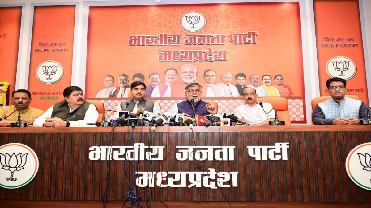 प्रह्लाद पटेल की प्रेस कॉन्फ्रेंस: चुनावी राजनीति में सरकारी धन के दुर्पयोग पर SC के दखल का किया स्वागत, कहा- जन कल्याण की योजनाएं रेवड़ी बांटो योजनाएं नहीं