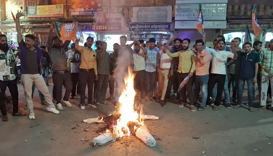 Rajasthan Election News: कार्यकर्ताओं में टिकट वितरण को लेकर जमकर आक्रोश, जयपुर मुख्यालय में जमकर किया प्रदर्शन