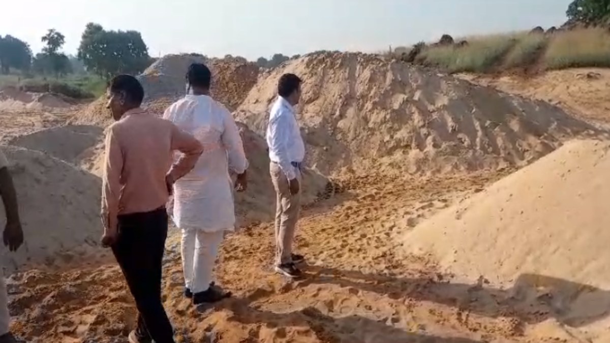 Shahdol News: अवैध रेत उत्खनन पर खनिज विभाग की कार्रवाई, तीन अलग-अलग जगह डंप रेत के साथ ट्रैक्टर किया जब्त  