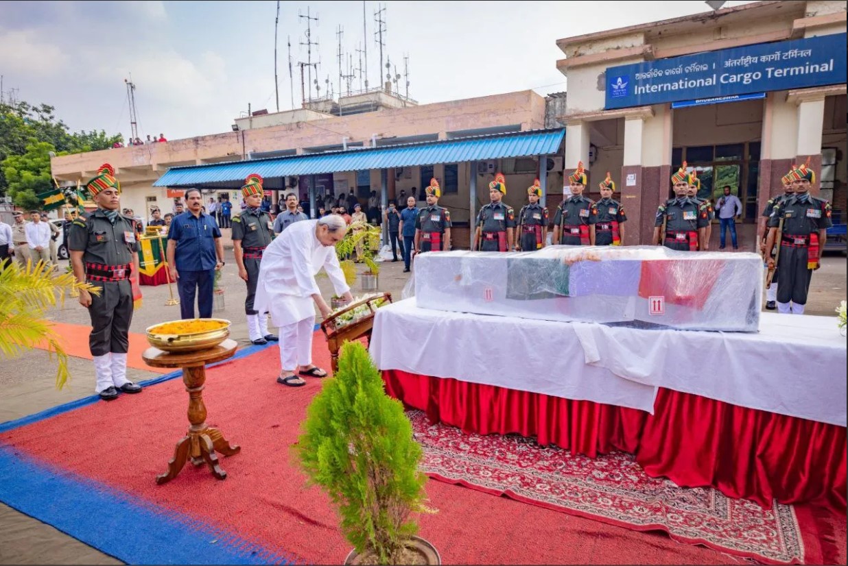 ओडिशा: सिक्किम में शहीद हुए ओडिया जवान सरोज कुमार दास को दिया गया गार्ड ऑफ ऑनर
