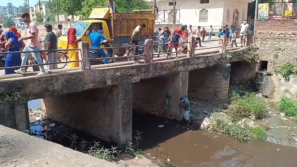 MP CRIME : तीन दिनों तक मिले मानव के कटे अंग, इलाके में मचा हड़कंप, चार दिनों बाद पुलिस ने दर्ज की FIR