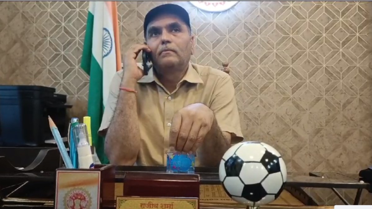 MP में IAS अफसर ने की वीआरएस की मांग: चुनाव लड़ने के सवाल पर दिया बड़ा बयान, राजनीतिक गलियारों में हलचल तेज