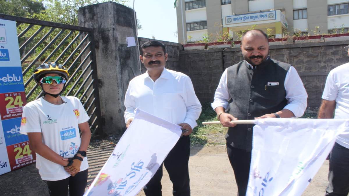 साइकिल से वोट यात्रा: न्यूज़ 24 MPCG और Lalluram.com के चेयरमैन व भोपाल पुलिस कमिश्नर ने झंडी दिखाकर किया रवाना, नमित जैन ने लोगों से की ये अपील