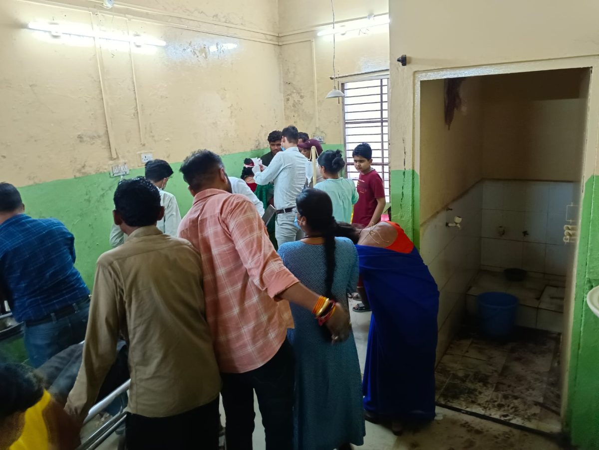 Harda Accident News: तेज रफ्तार बस पलटने से 15 लोग घायल, ड्राइवर-कंडक्टर मौके से फरार