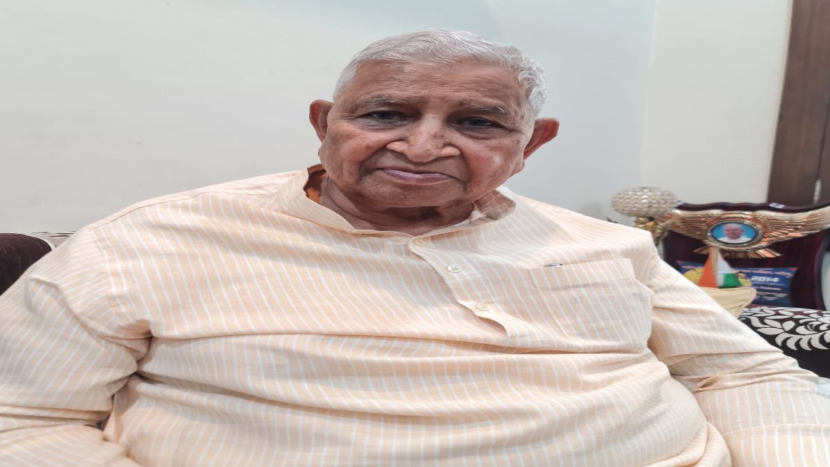 बीजेपी में मौजूदा विधायक को लेकर विरोधः पूर्व सांसद मेघराज ने टिकट बदलने की मांग की, सोशल मीडिया पर रखी अपनी बात