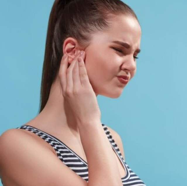 Disadvantages of Artificial Earrings: आर्टिफिशियल ईयररिंग की वजह से आपके भी कान पक गए हैं, तो जाने इस दर्द से कैसे पाएं राहत