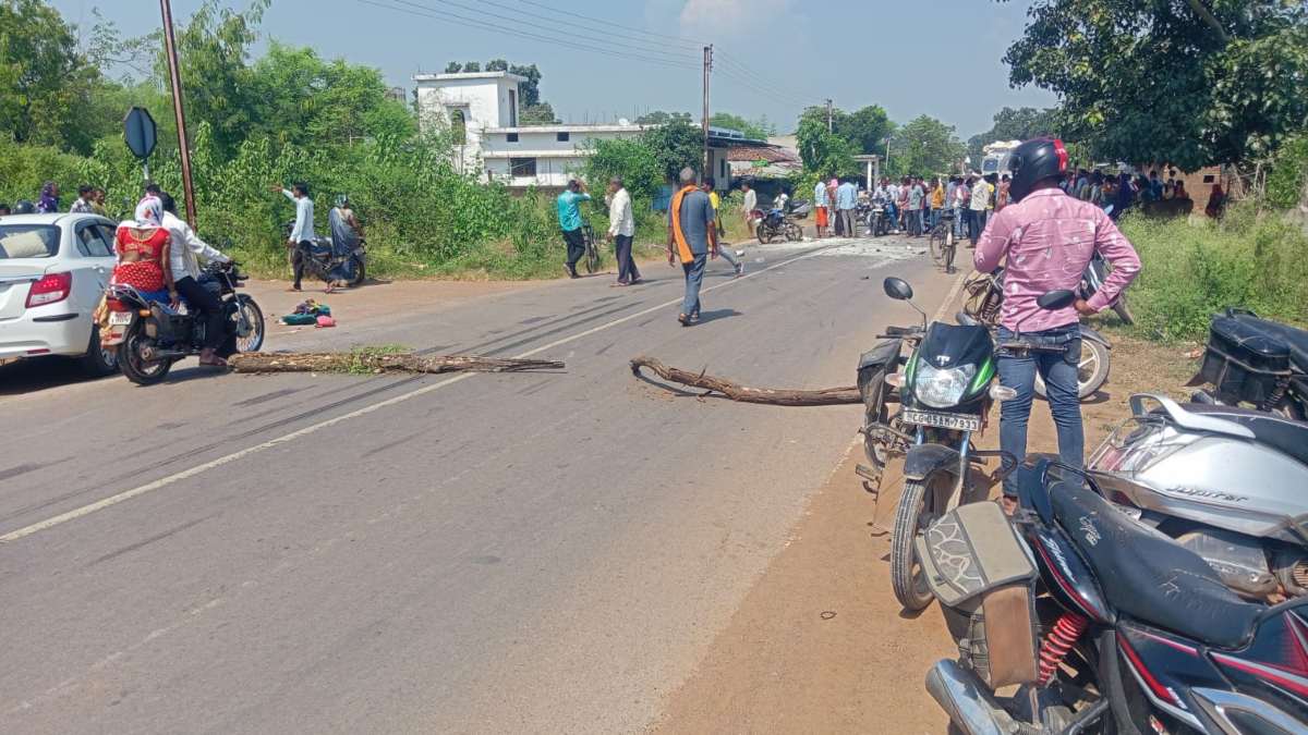 BREAKING : धमतरी में भीषण सड़क हादसा, एक ही परिवार के दो सदस्यों की मौत, दो की हालत गंभीर