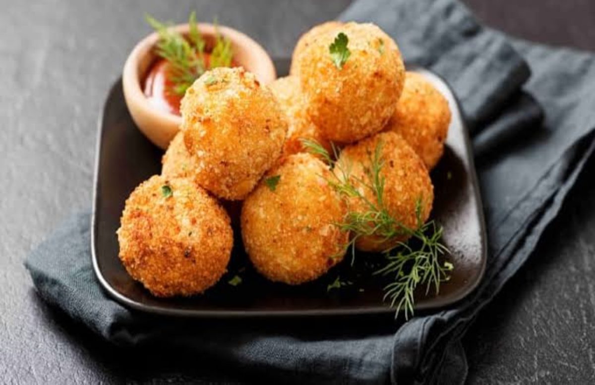 Navratri Recipe: नवरात्रि व्रत के लिए बनाएं आलू-कुट्टू के बॉल्स, यहां देखें रेसिपी