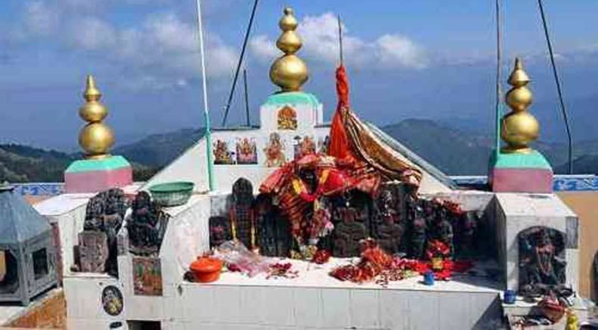 Shikari Devi Mandir: “शिकारी देवी” एक अनोखा मंदिर जहां न टिक पाती है छत, न ऊपर से उड़ते पक्षी