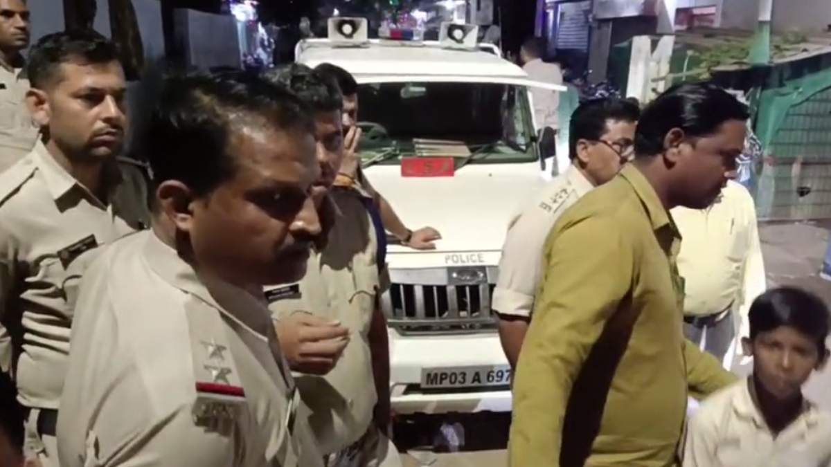 हत्या या हादसा ? दो साल की बच्ची की संदेहास्पद मौत, घर के सोफे के नीचे मिली मासूम की लाश, जांच में जुटी पुलिस