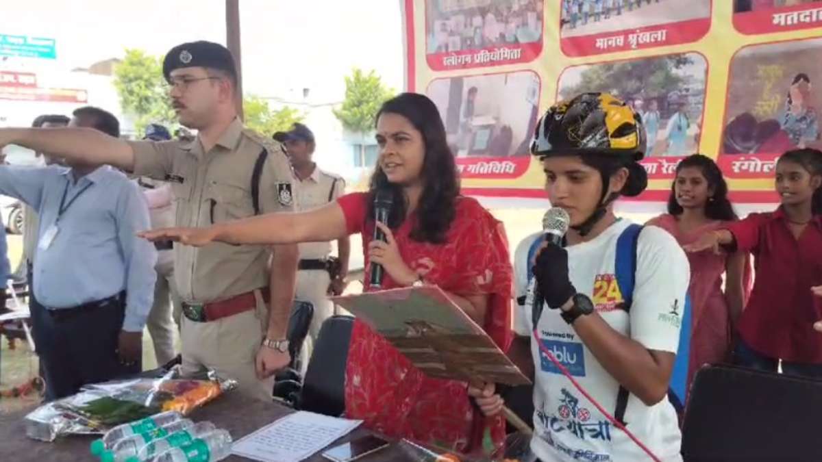 NEWS 24 MP-CG और Lalluram.com की खास मुहिम: ‘बनाओ कीर्तिमान सबसे अधिक मतदान’, नरसिंहपुर पहुंची नेशनल साइकिलिस्ट आशा मालवीय, कलेक्टर ने किया स्वागत