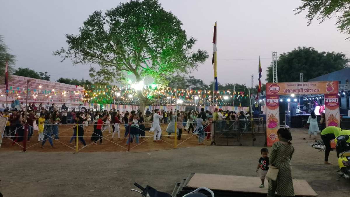नवरात्रि स्पेशलः इंतजार खत्म, आज से गरबा महोत्सव में झूमेंगे श्रद्धालु, फूड जोन में रखे गए कई लजीज व्यंजन