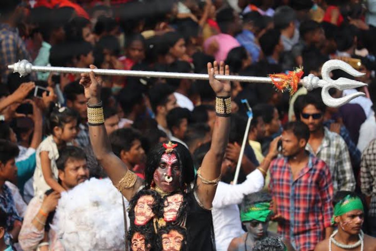 Odisha News: पारंपरिक ढोलों की थाप के बीच कालाहांडी में देवी मणिकेश्वरी की शुरु हुई ‘छत्र यात्रा’