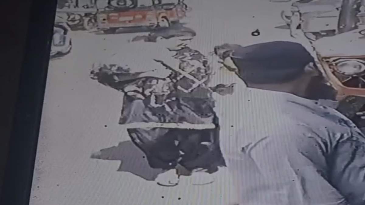 MP Breaking: राजधानी में लापता हुई दो छोटी बच्चियां, कन्याभोज कराने के बहाने महिला ने किया अगवा, वारदात सीसीटीवी में कैद