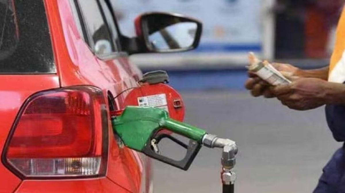 Petrol-Diesel Price: पेट्रोल-डीजल की कीमतों में आई गिरावट, कई शहरों में घट गए दाम, जानिए डिटेल