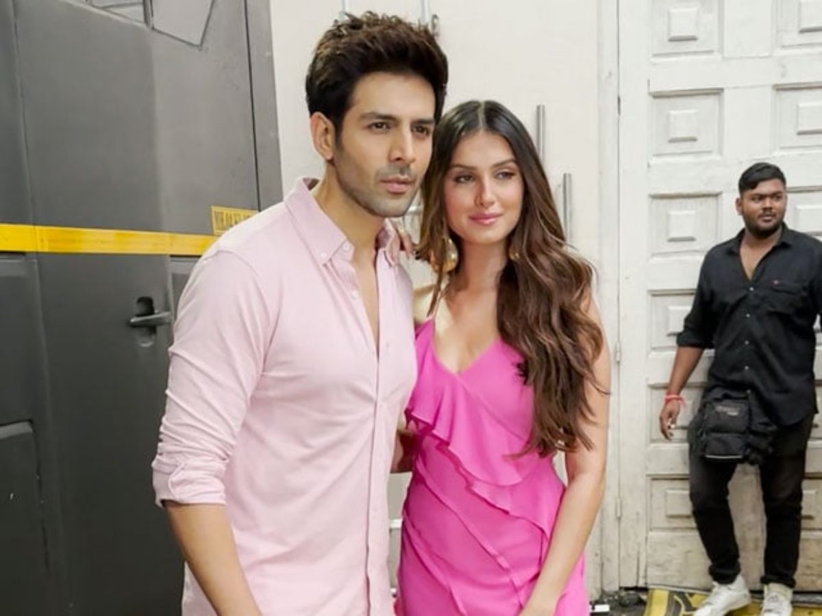 Bollywood Update: Aashiqi 3 में तारा सुतरिया की एंट्री को लेकर अनुराग ने तोड़ी चुप्पी, जानिए क्या कहा निर्देशक ने
