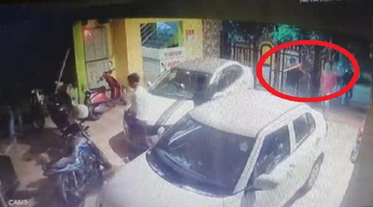 Odisha News: भुवनेश्वर में एक होटल मालिक पर हुआ हमला, हालत गंभीर