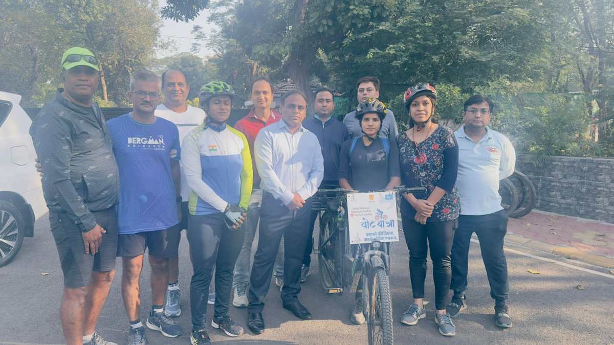 इंदौर पहुंची ‘वोट यात्रा’: नेशनल साइकिलिस्ट आशा मालवीय ने मतदाताओं को किया जागरूक, कलेक्टर ने की NEWS 24 MP-CG और Lalluram.com के मुहिम की सराहना
