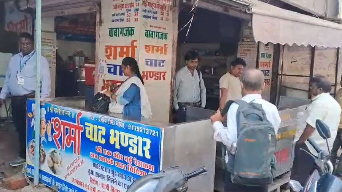 Vidisha: चाट भंडार से छिपकली निकलने से मचा हड़कंप, Video हुआ वायरल