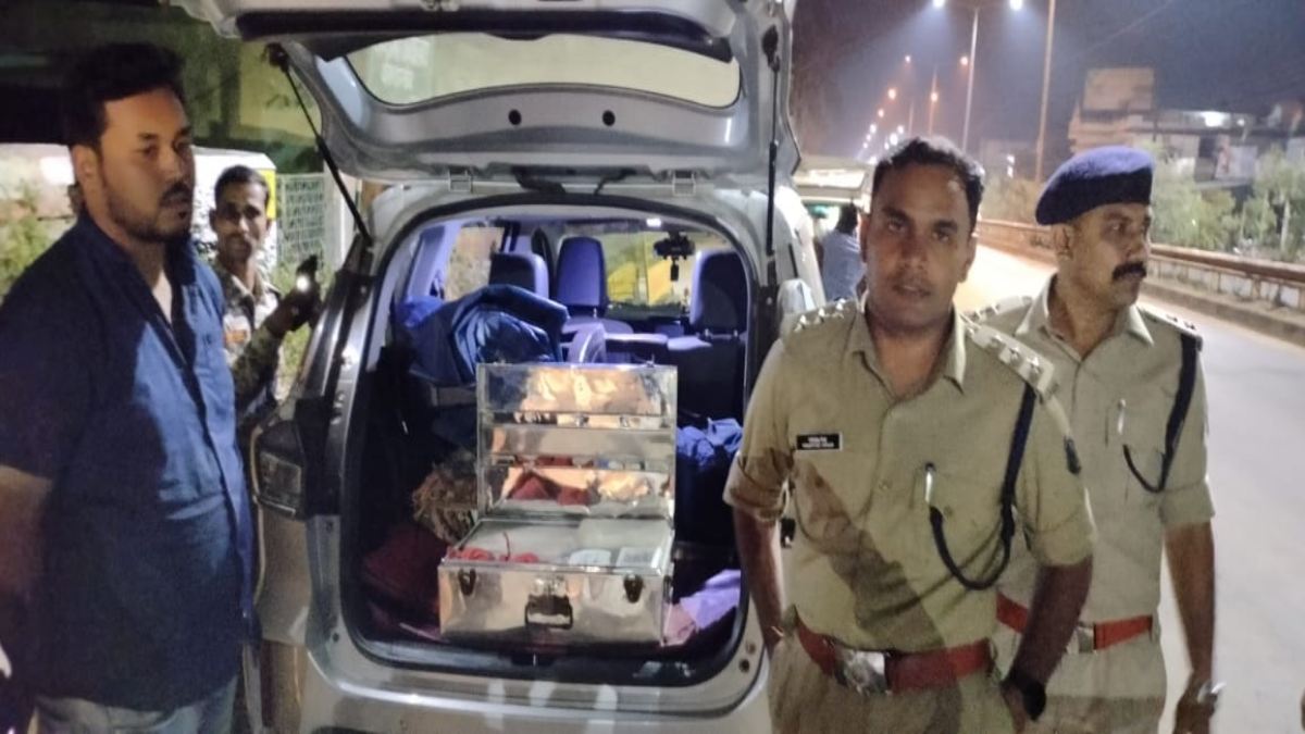 CG Election 2023: पुलिस को चेकिंग के दौरान मिली बड़ी सफलता, करोड़ों के सोने-चांदी के जेवर और 2 लाख 72 हजार कैश बरामद
