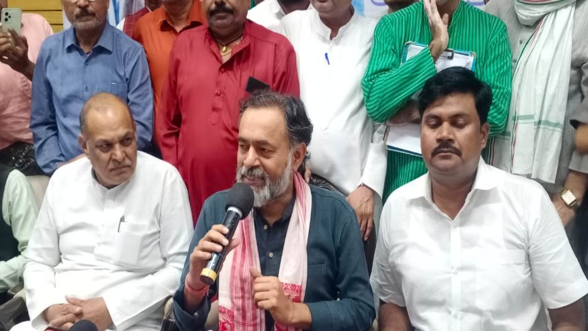 सामाजिक न्याय सम्मेलन में शामिल हुए योगेंद्र यादव; केंद्र सरकार पर बोला हमला, कहा- हमें संविधान विरोधियों को हराना है