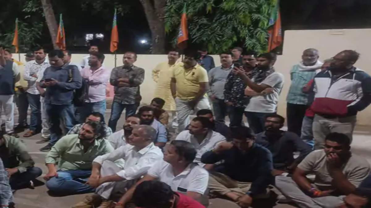 MP Election 2023: नाराज कार्यकर्ताओं ने किया बीजेपी कार्यालय का घेराव, बोले- पार्टी को भुगतना पड़ेगा इसका खामियाजा