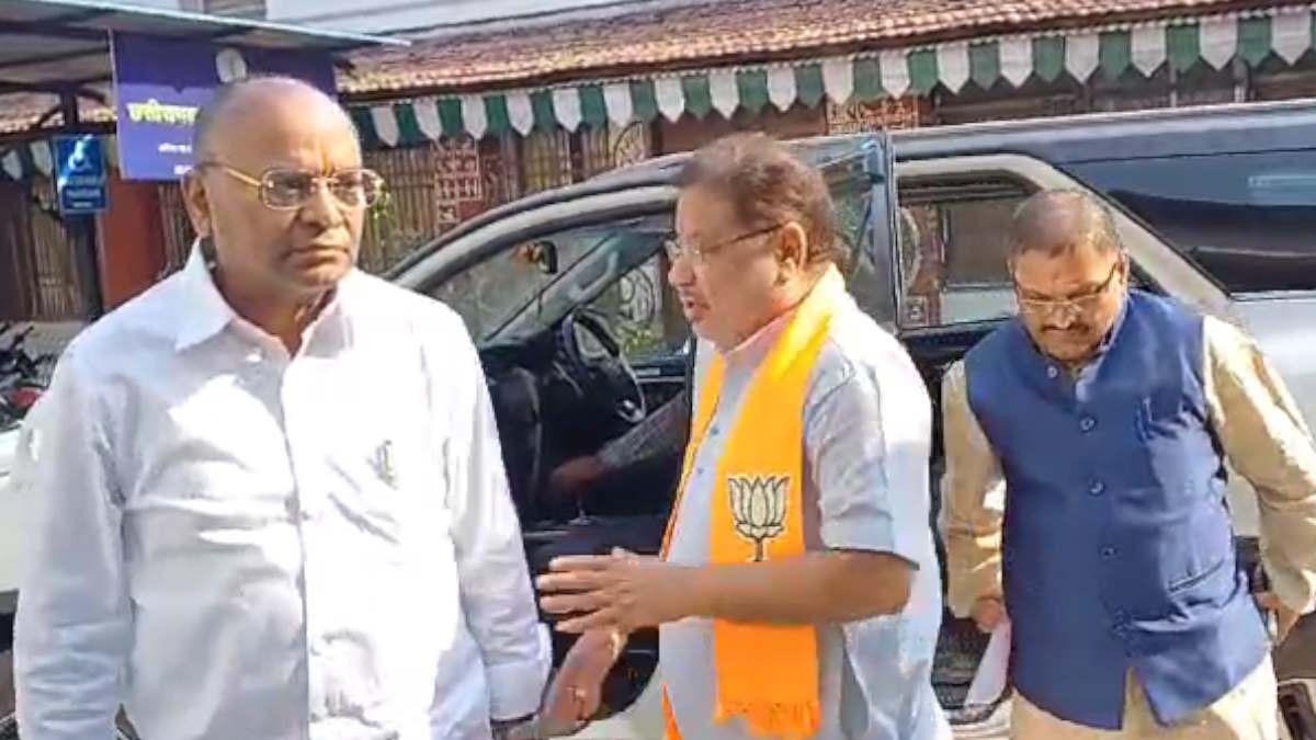टारगेट किलिंग की शिकायत लेकर भाजपा पहुंची चुनाव आयोग, डीजीपी-एसपी के साथ गृह विभाग के सचिव को हटाने की मांग