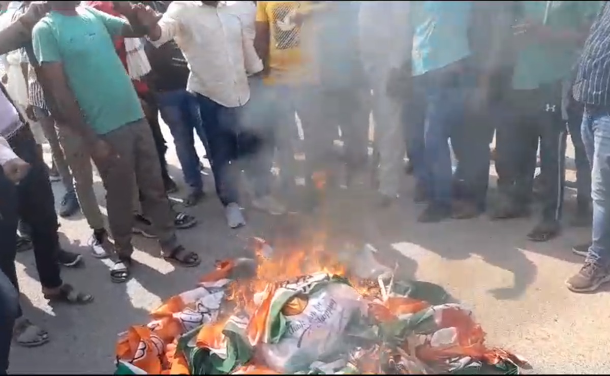 टिकट बदले पर सुर नहीं: प्रत्याशी बदलने के बाद भी कांग्रेस में बवाल जारी, सुमावली में कमलनाथ का फूंका पुतला, बड़नगर में जमकर हुई नारेबाजी