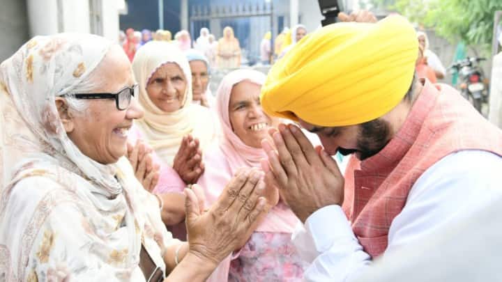 पंजाब के मुख्यमंत्री भगवंत मान आज अपना 50वां जन्मदिन मना रहे, कार्यकर्ता खूनदान कर समाज सेवा में जुटे,  प्रधानमंत्री नरेंद्र मोदी, सीएम की पत्नी व अरविंद केजरीवाल ने दी जन्मदिन की शुभकामनाएं