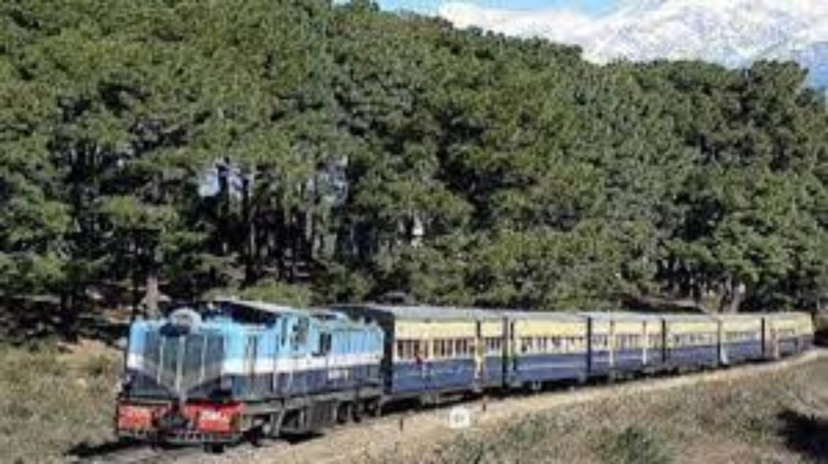 Punjab News: ट्रेन यात्रिओं के लिए तोहफा, अब यात्री देख सकेंगे कश्मीर घाटी के कुदरती नज़ारे