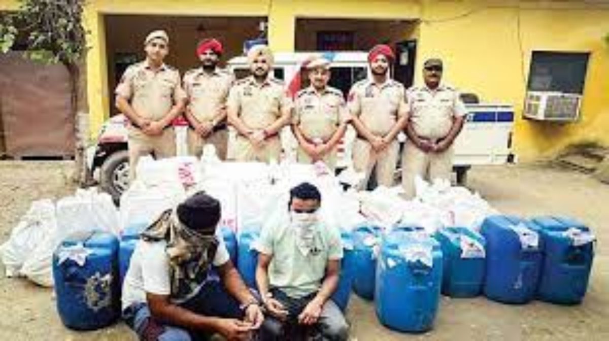 Punjab News: पठानकोट में शराब की अवैध बिक्री, शाहपुरकंडी एसएचओ को किया लाइन अटैच