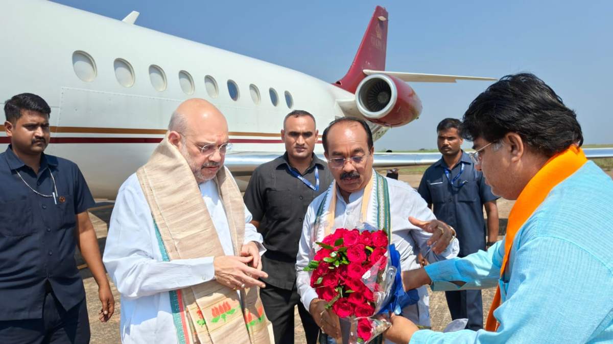 चुनावी रण में शाह का दौराः रायपुर पहुंचकर अमित शाह राजनांदगांव के लिए रवाना, पूर्व CM रमन सिंह सहित अन्य प्रत्याशियों के नामांकन रैली में होंगे शामिल