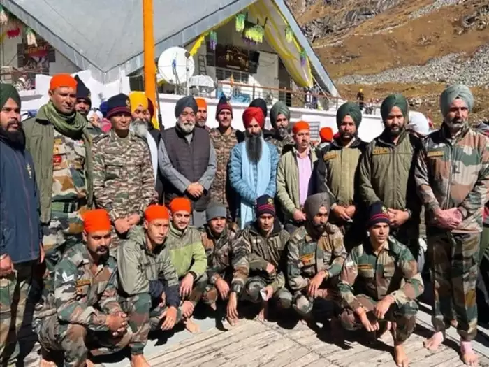 सिखों के पवित्र तीर्थ स्थल श्री हेमकुंड साहिब के कपाट शीतकाल के लिए बंद, दो हजार से अधिक तीर्थ यात्री हेमकुंड पहुंचे