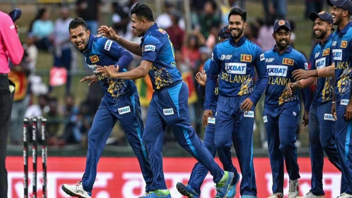 AUS vs SL World Cup 2023: ऑस्ट्रेलिया के खिलाफ मैच से पहले श्रीलंका को लगा बड़ा झटका, मैच विनर खिलाड़ी हुआ बाहर, दोनों टीमों को पहली जीत की दरकरार