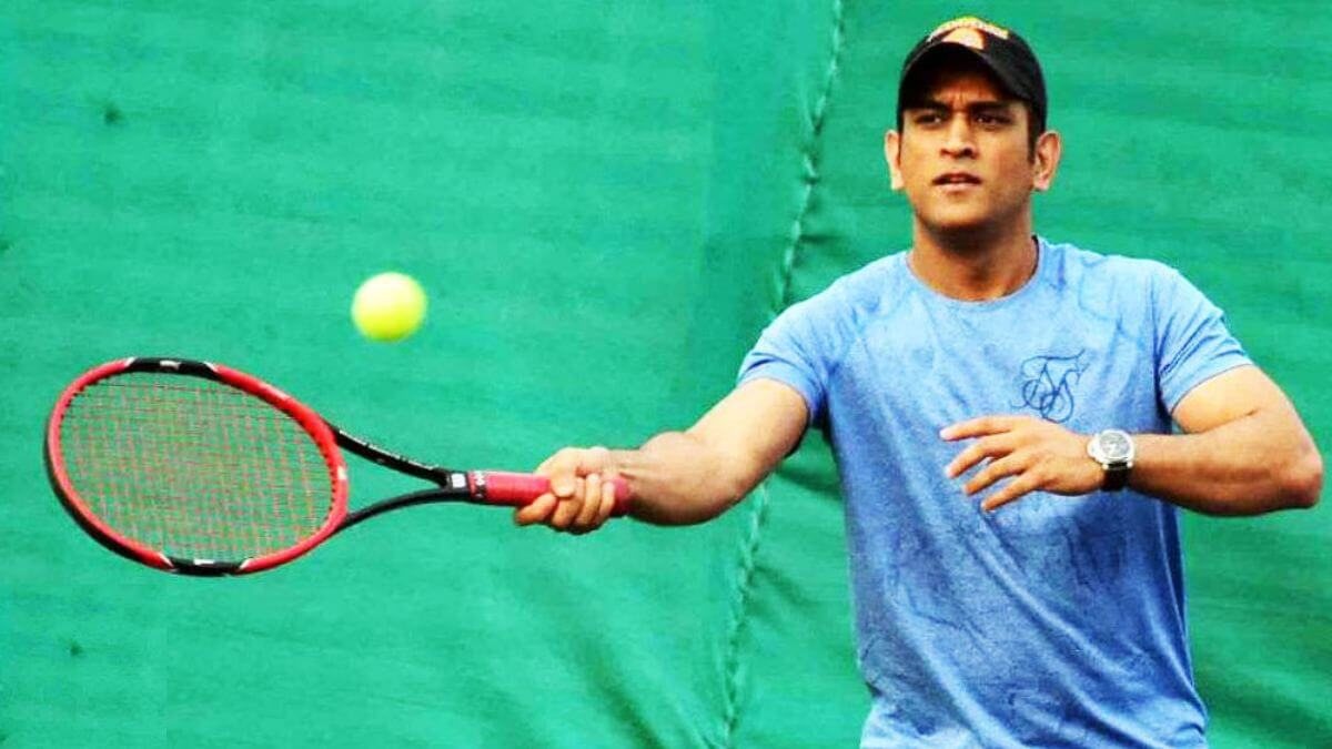 पूर्व भारतीय कप्तान धोनी ने टेनिस कोर्ट पर दिखाया अपना हुनर, सोशल मीडिया पर वायरल हो रहा है वीडियो