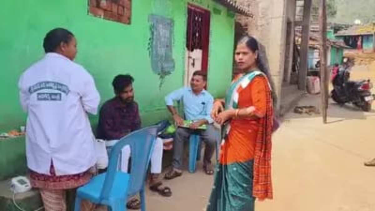 कोटिया के बाद आंध्र स्वास्थ्य कार्यकर्ताओं ने कोरापुट गांव में लगाया स्वास्थ्य शिविर