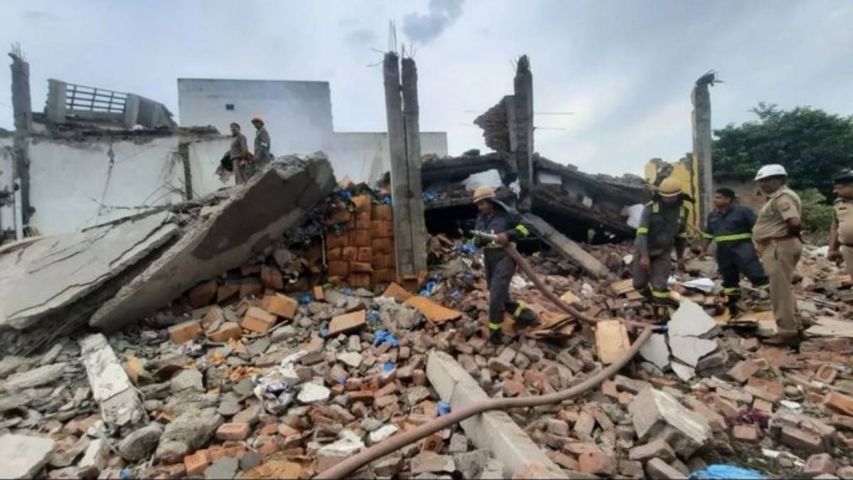 Big Accident : अवैध साबुन फैक्ट्री में हुआ धमाका, पूरी बिल्डिंग धराशायी, चार मजदूरों की मौत, कई घायल