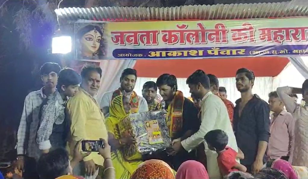 MP Election 2023: बीजेपी उम्मीदवार का फोटो लगा पुरस्कार वितरण का वीडियो वायरल, कमलनाथ से निशा बांगरे की छिदंवाड़ा में हुई मुलाकात, टिकट की उम्मीद