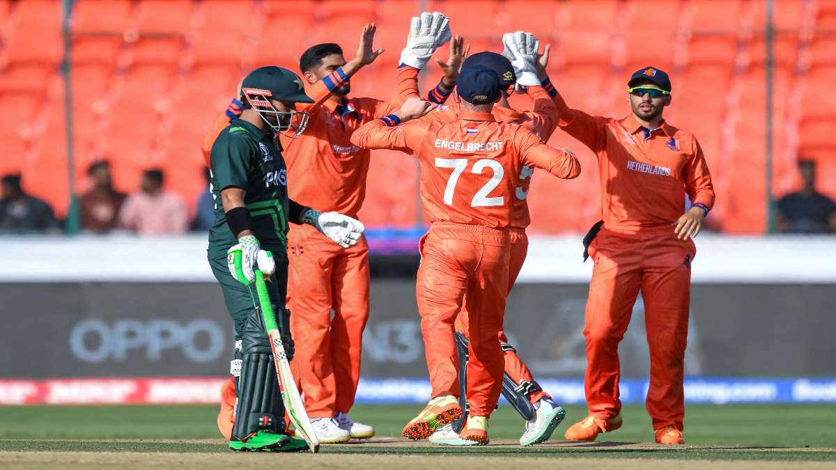 ICC CWC 2023 PAK Vs NED : पाकिस्तान 286 रन पर हुई ऑलआउट, नीदरलैंड्स के बास डी लीडे ने झटके 4 विकेट