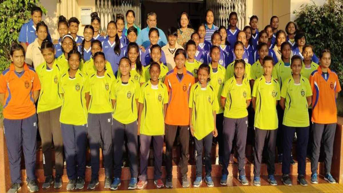 चौथी छत्तीसगढ़ राज्य महिला फुटबॉल लीग चैंपियनशिप : रायपुर, भिलाई और दल्लीराजहरा में होगा आयोजन, खिलाड़ियों को बांटे गए किट