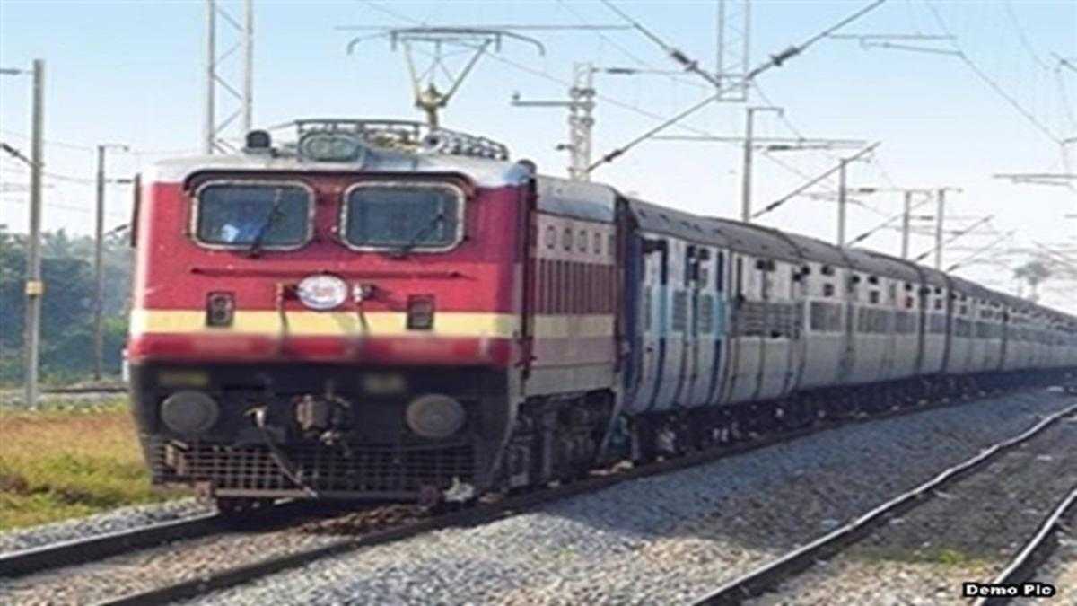 भोपाल रेल मंडल में तीसरी रेल लाइन के कारण 40 से ज्यादा ट्रेनों के बदले रूट, अमरकंटक एक्सप्रेस चलेगी दुर्ग-इटारसी के बीच