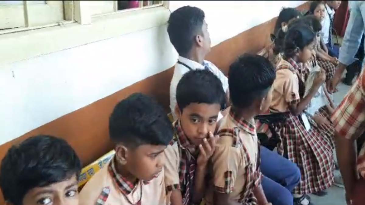 CG BREAKING : बैलून फुलाने के दौरान हादसा, गैस की टंकी फटने से कई स्कूली बच्चे घायल