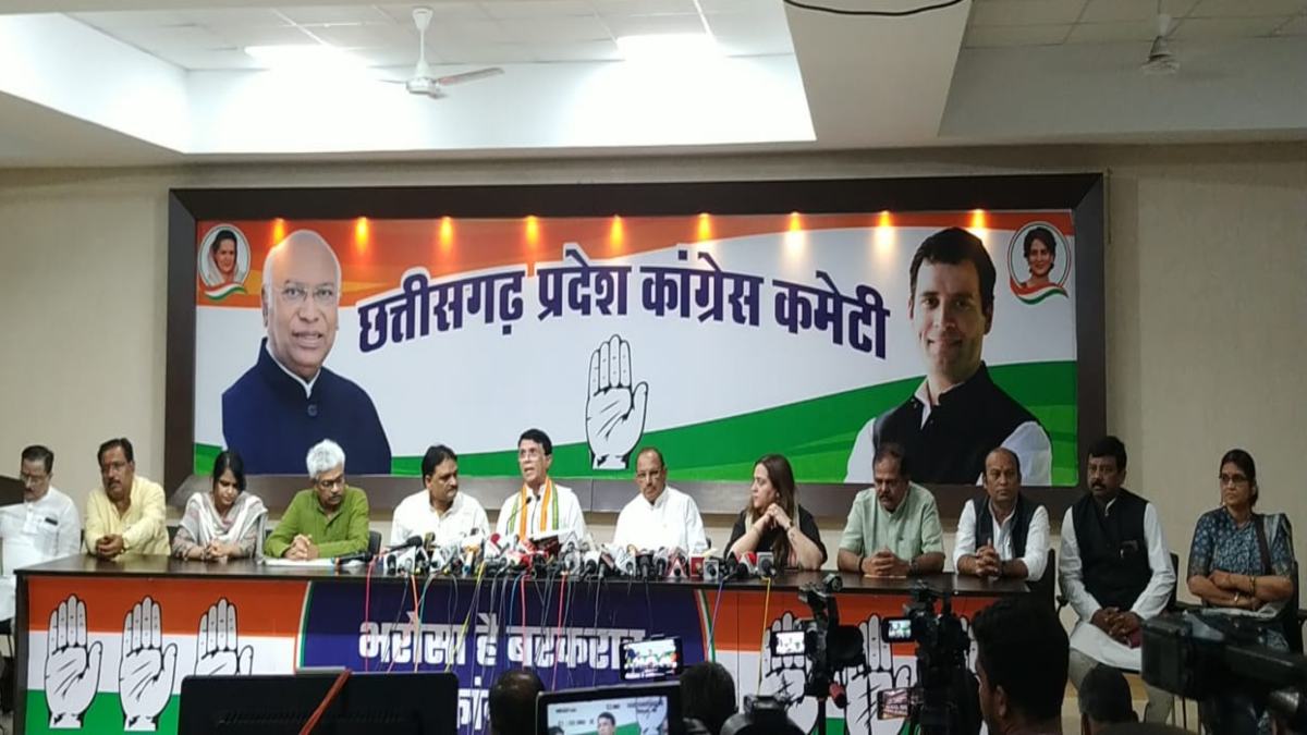 CG में पवन खेड़ा की प्रेस कॉन्फ्रेंस : कांग्रेस शासन में हुए कामकाज का दिया ब्योरा, कहा- उपलब्धियों से भरा रहा पांच साल, जनता की उम्मीदों पर खरी उतरी सरकार