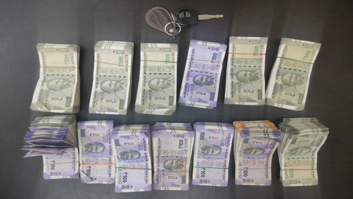 CG NEWS : अंतर्राज्यीय सीमाओं पर बढ़ी पुलिस की मुस्तैदी, लाखों रुपये नगद किया बरामद, संदिग्ध गतिविधियों पर रखी जा रही नजर